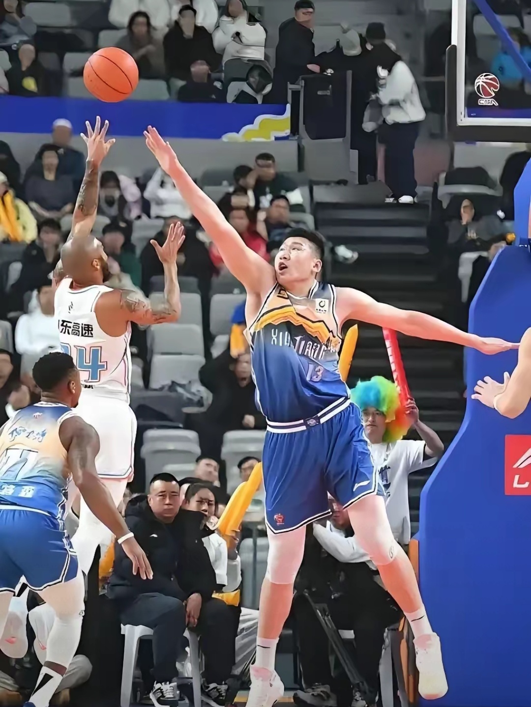 爱游戏中国-奥兰多魔术迎CBA季后赛关键赛，赛后完成体检，赛场秩序良好，轮换策略成焦点的简单介绍